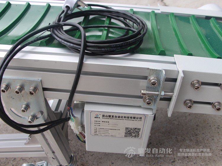 皮帶面加橫向導條小型皮帶輸送機 皮帶面加橫向導條小型皮帶輸送機