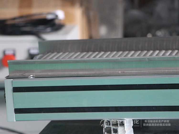 小型型材結構不銹鋼網鏈輸送機